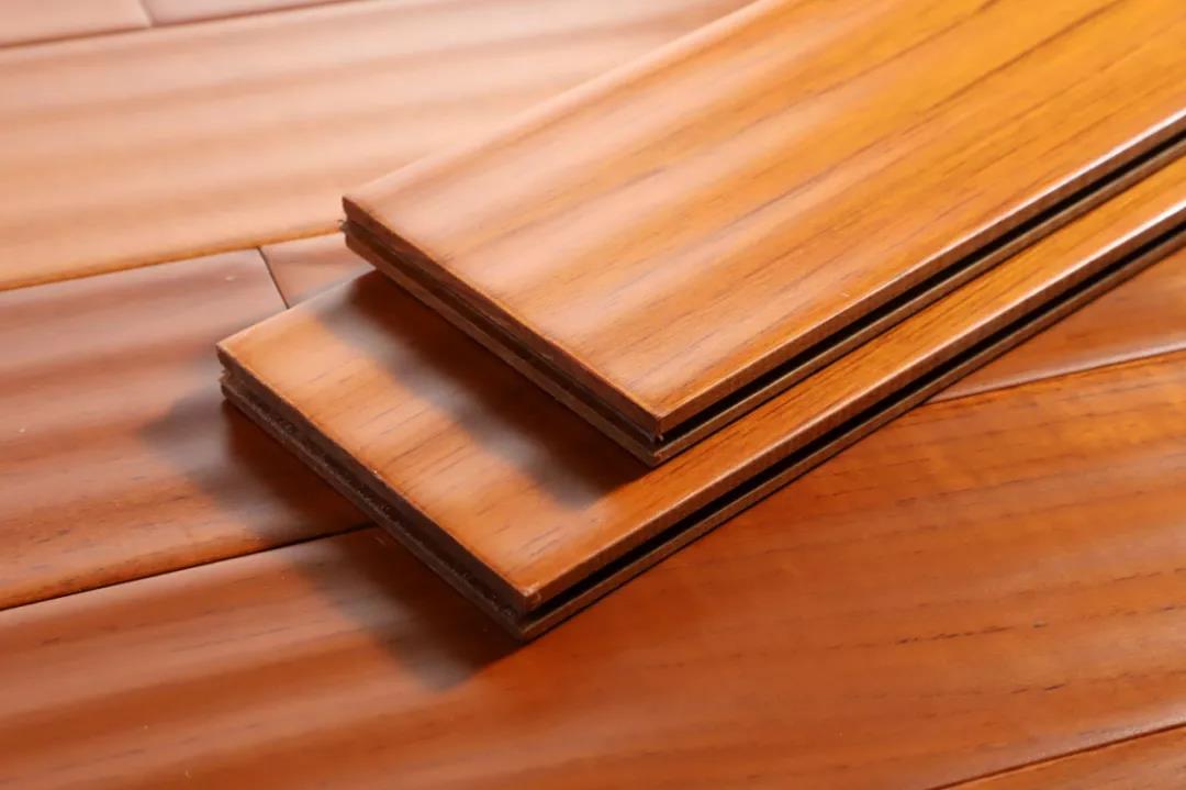 木地板為什么會(huì)出現(xiàn)縫隙？如何避免又如何解決？