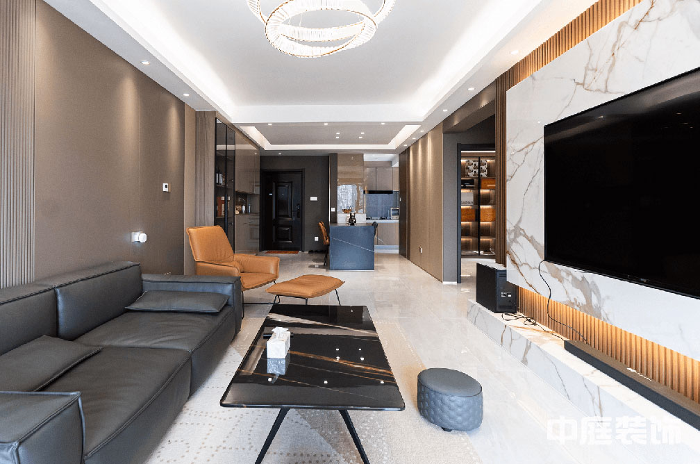 黃有斌：翡翠時(shí)光&mdash;&mdash;精工、材質(zhì)打造現(xiàn)代新輕奢生活