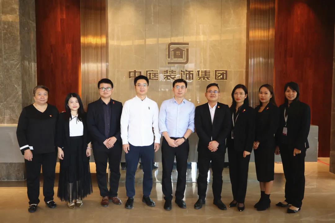 兩新黨建丨青秀區(qū)組織部、兩新組織黨工委領(lǐng)導(dǎo)到集團(tuán)調(diào)研并指導(dǎo)黨建工作